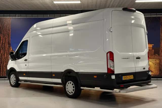 Ford Transit (2021) thumbnail 2