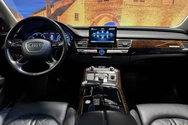 Audi A8 (2017) thumbnail 3