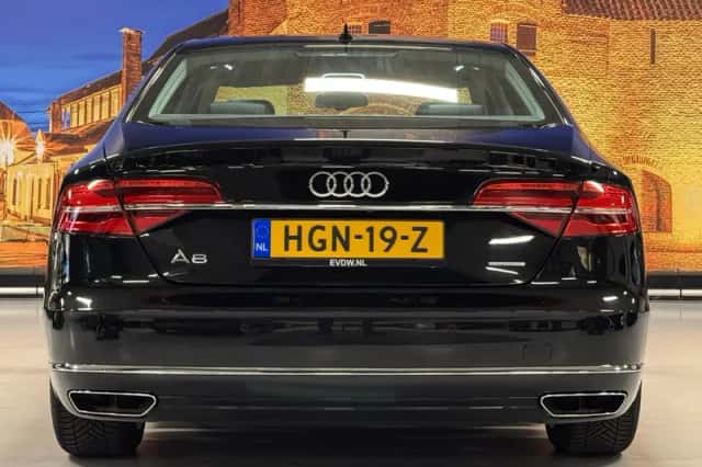 Audi A8 (2017) thumbnail 6