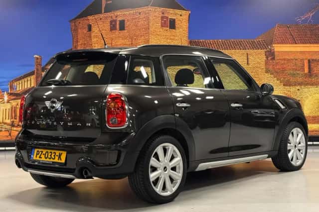 MINI Countryman (2014) thumbnail 2