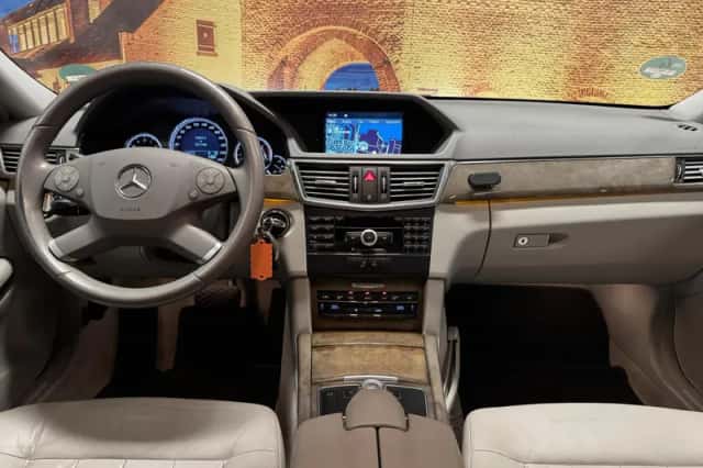 Mercedes-Benz E-Klasse (2009) thumbnail 3