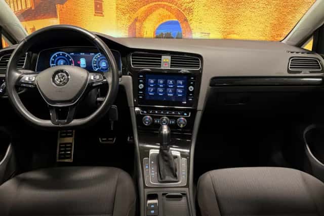 Volkswagen Golf (2017) thumbnail 3