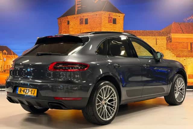 Porsche Macan (2018) thumbnail 2