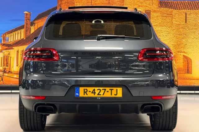 Porsche Macan (2018) thumbnail 6
