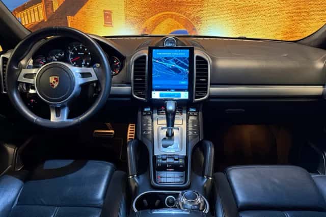 Porsche Cayenne (2010) thumbnail 3