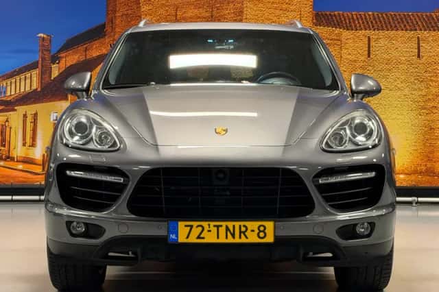 Porsche Cayenne (2010) thumbnail 5