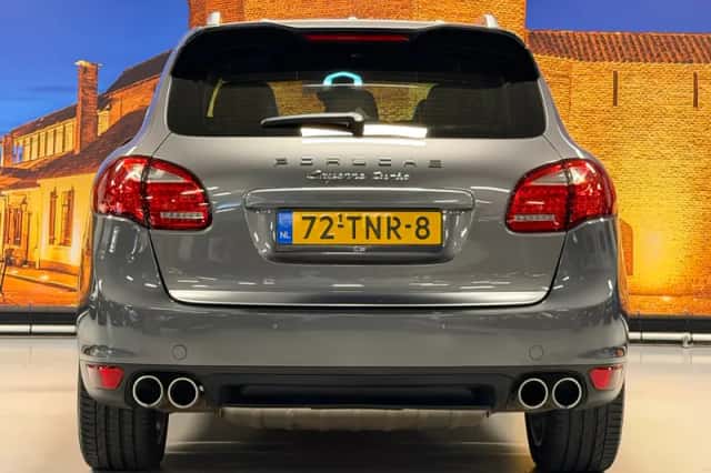 Porsche Cayenne (2010) thumbnail 6