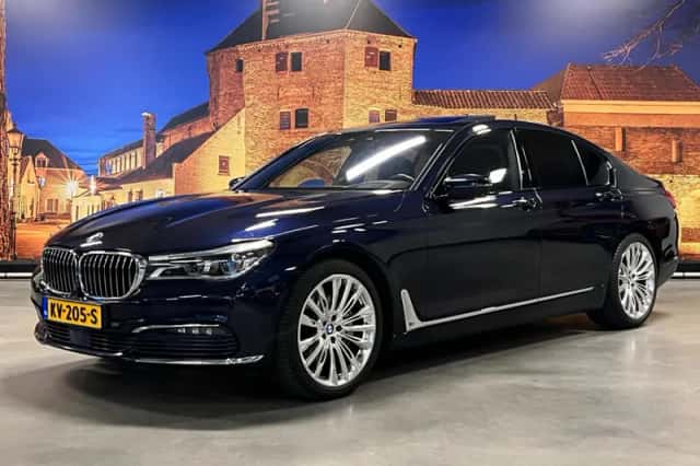 BMW 7-Serie (2016) thumbnail 1