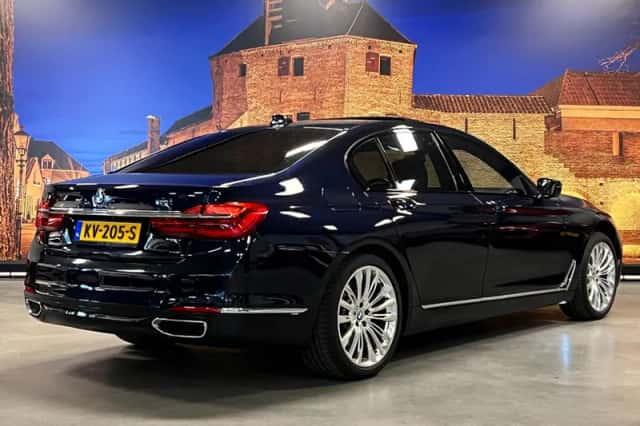 BMW 7-Serie (2016) thumbnail 2