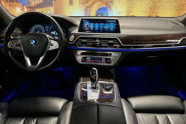 BMW 7-Serie (2016) thumbnail 3