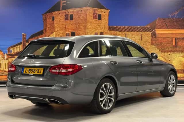 Mercedes-Benz C-Klasse (2017) thumbnail 2