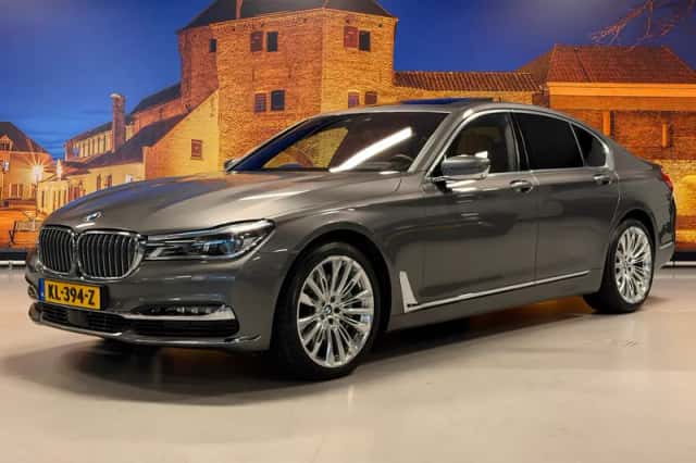 BMW 7-Serie (2016) thumbnail 1