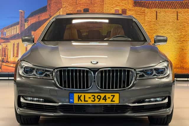BMW 7-Serie (2016) thumbnail 5
