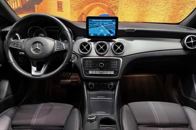 Mercedes-Benz CLA-Klasse (2016) thumbnail 3