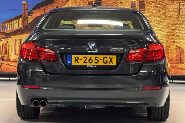 BMW 5-Serie (2010) thumbnail 6