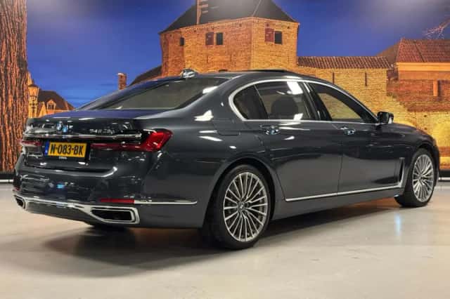 BMW 7-Serie (2021) thumbnail 2