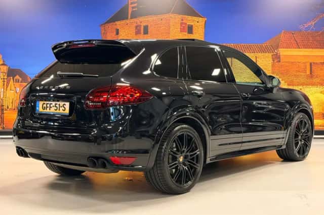Porsche Cayenne (2014) thumbnail 2