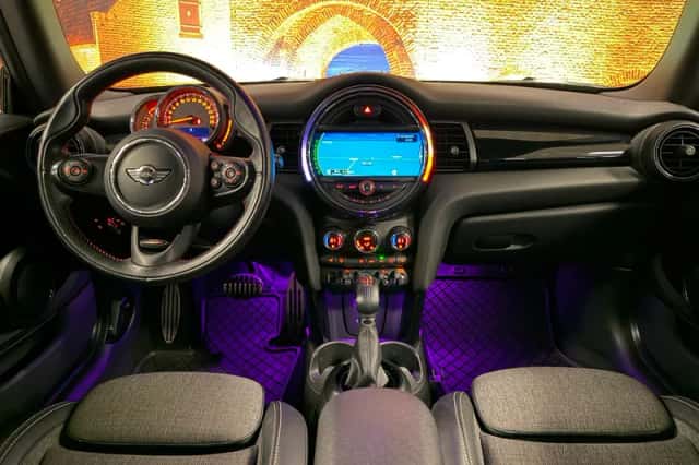 MINI Cooper (2018) thumbnail 3