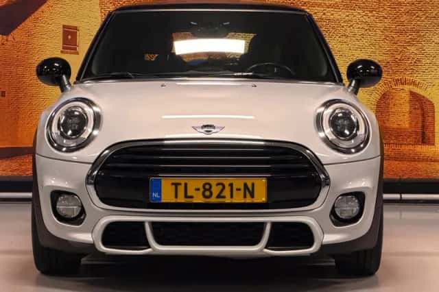 MINI Cooper (2018) thumbnail 5