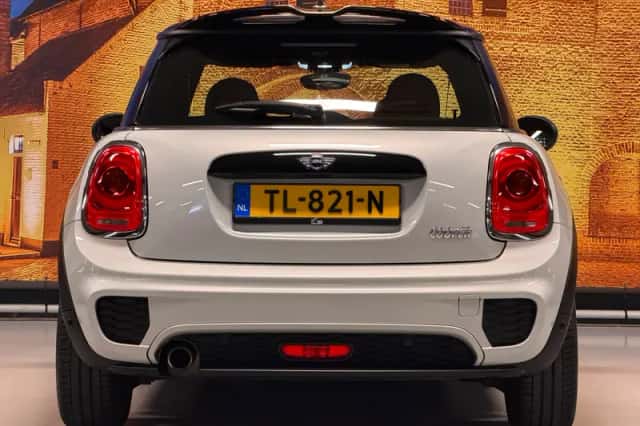 MINI Cooper (2018) thumbnail 6