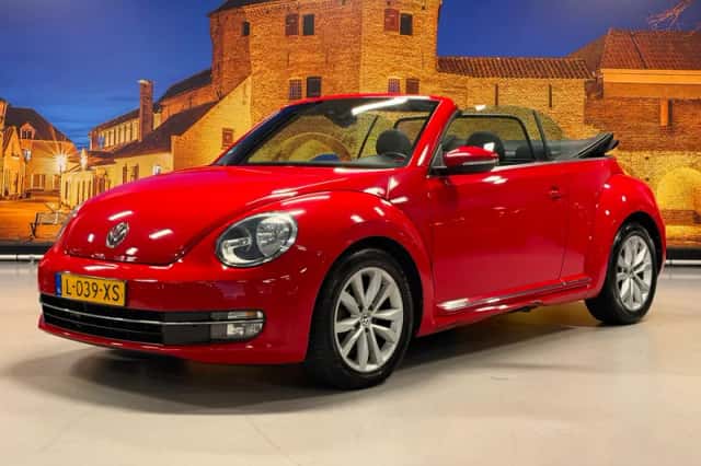 Volkswagen Beetle (2015) thumbnail 1