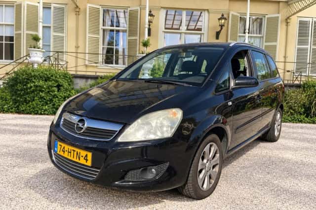 Opel Zafira (2009) thumbnail 1