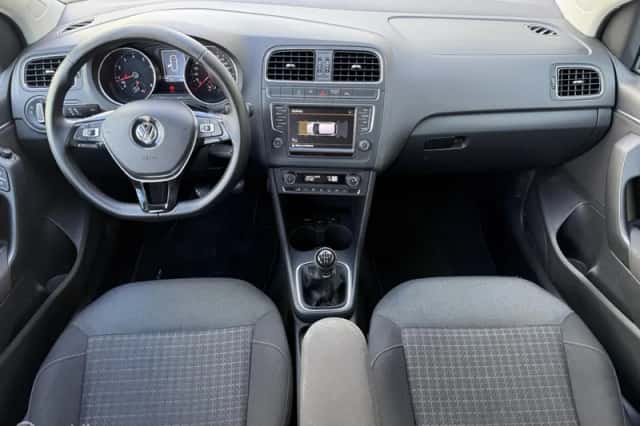 Volkswagen Polo (2016) thumbnail 2