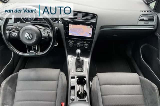 Volkswagen Golf (2018) thumbnail 2