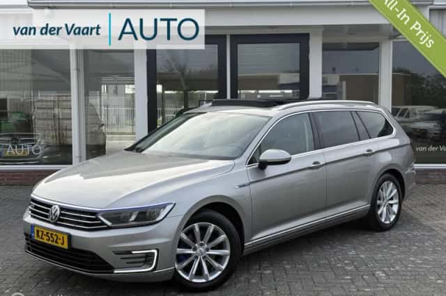 Volkswagen Passat (2016) thumbnail 1