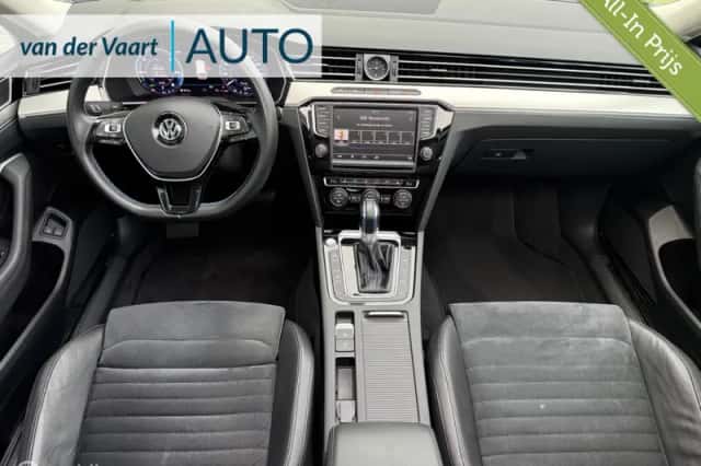 Volkswagen Passat (2016) thumbnail 2