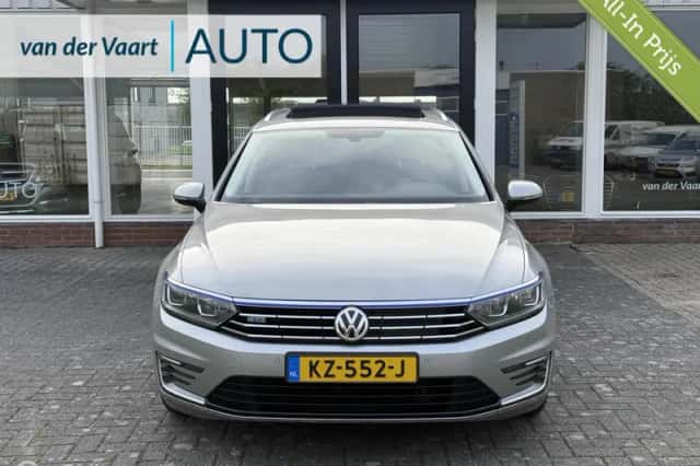 Volkswagen Passat (2016) thumbnail 3