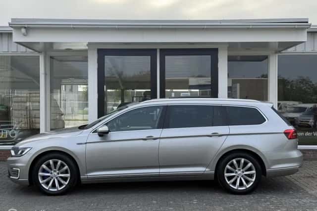 Volkswagen Passat (2016) thumbnail 4