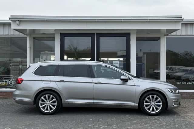 Volkswagen Passat (2016) thumbnail 5