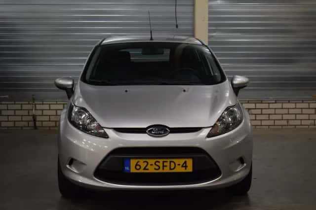 Ford Fiesta (2011) thumbnail 3