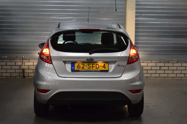 Ford Fiesta (2011) thumbnail 4