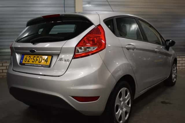 Ford Fiesta (2011) thumbnail 5