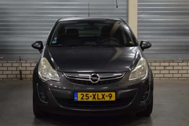 Opel Corsa (2012) thumbnail 3