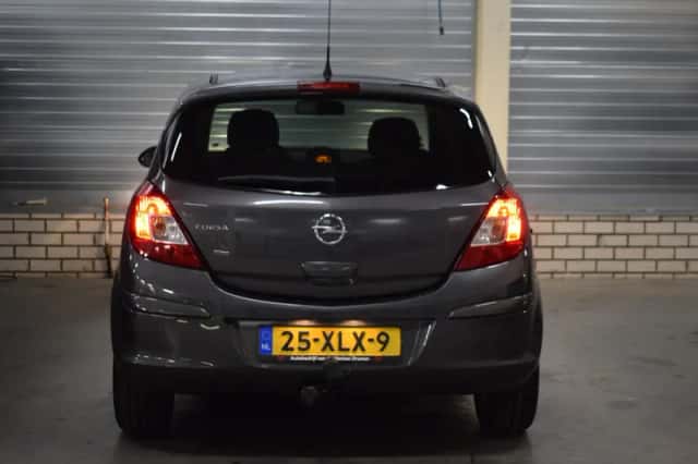 Opel Corsa (2012) thumbnail 4