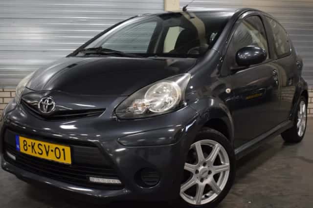 Toyota Aygo (2013) thumbnail 2