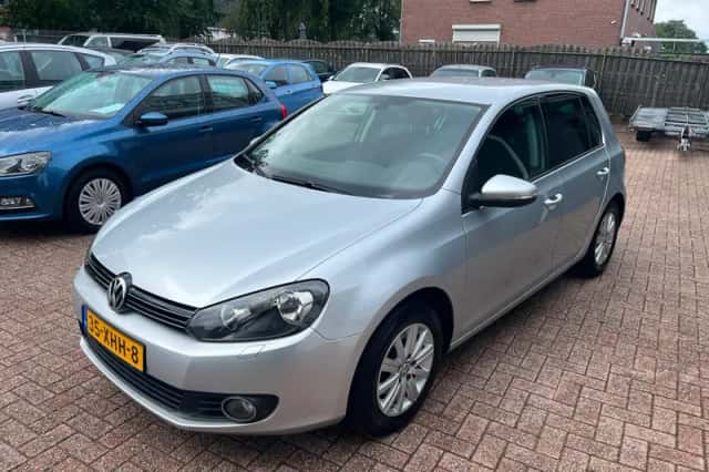 Volkswagen Golf (2012) thumbnail 2