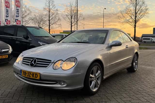 Mercedes-Benz CLK-Klasse (2002) thumbnail 1
