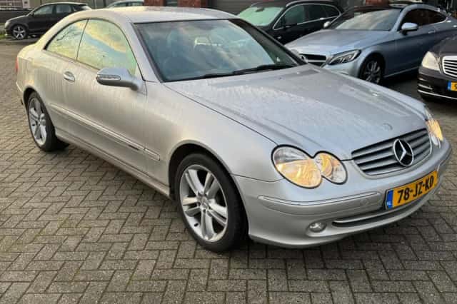 Mercedes-Benz CLK-Klasse (2002) thumbnail 3