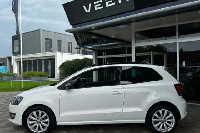 Volkswagen Polo (2011) thumbnail 2
