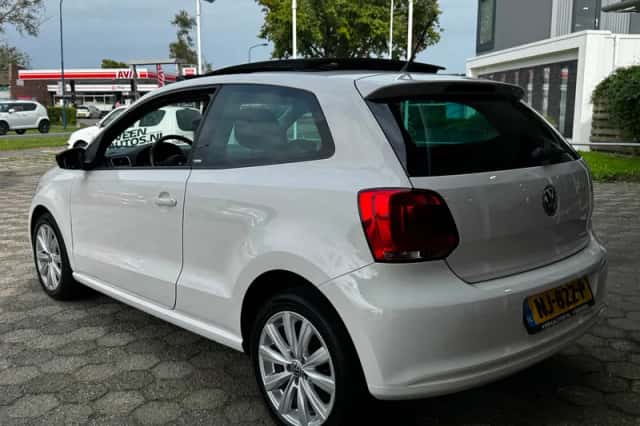Volkswagen Polo (2011) thumbnail 4