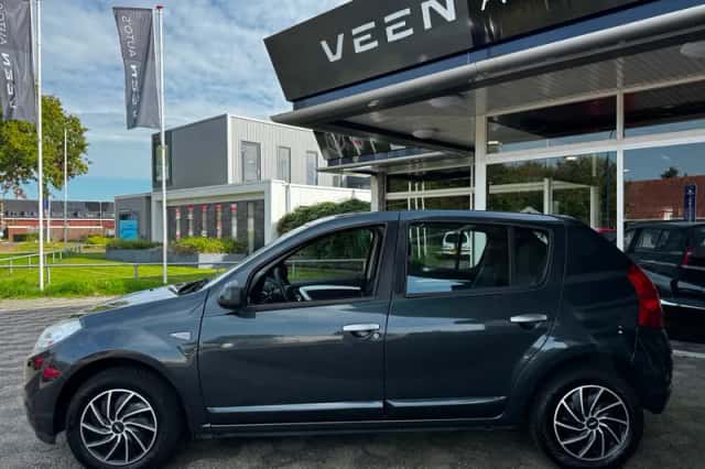 Dacia Sandero (2008) thumbnail 2
