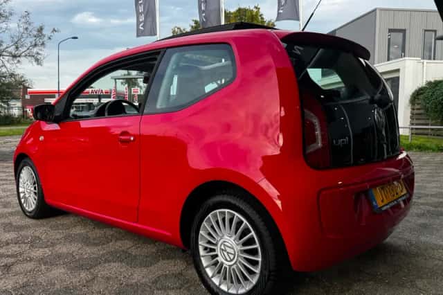 Volkswagen Up! (2012) thumbnail 4