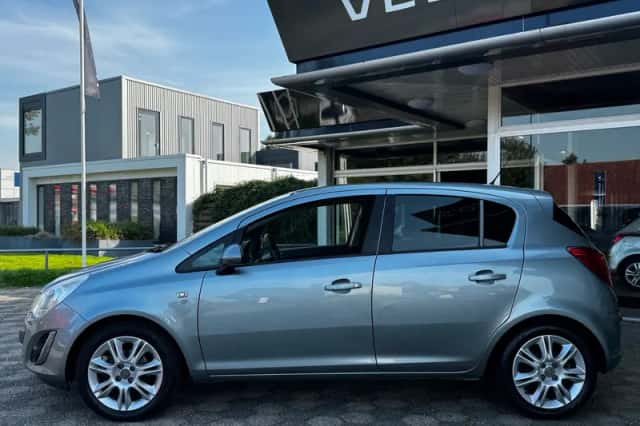 Opel Corsa (2012) thumbnail 2