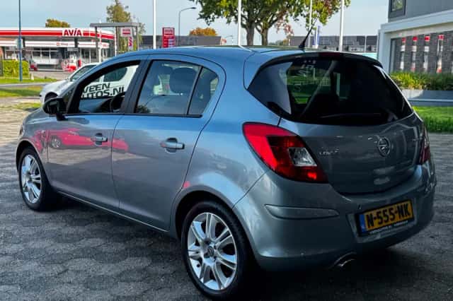 Opel Corsa (2012) thumbnail 3