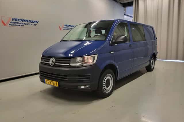 Volkswagen Transporter (2016) thumbnail 2