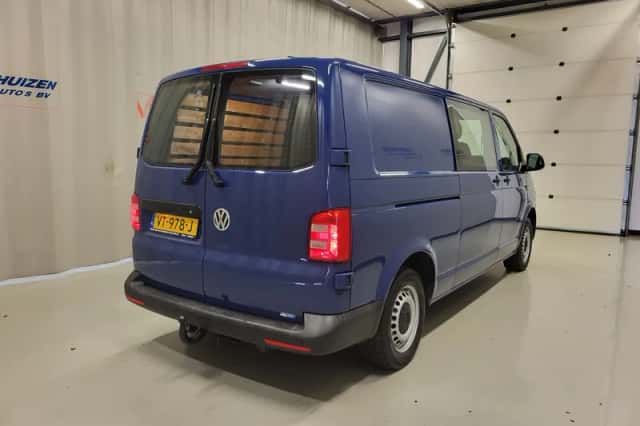 Volkswagen Transporter (2016) thumbnail 3